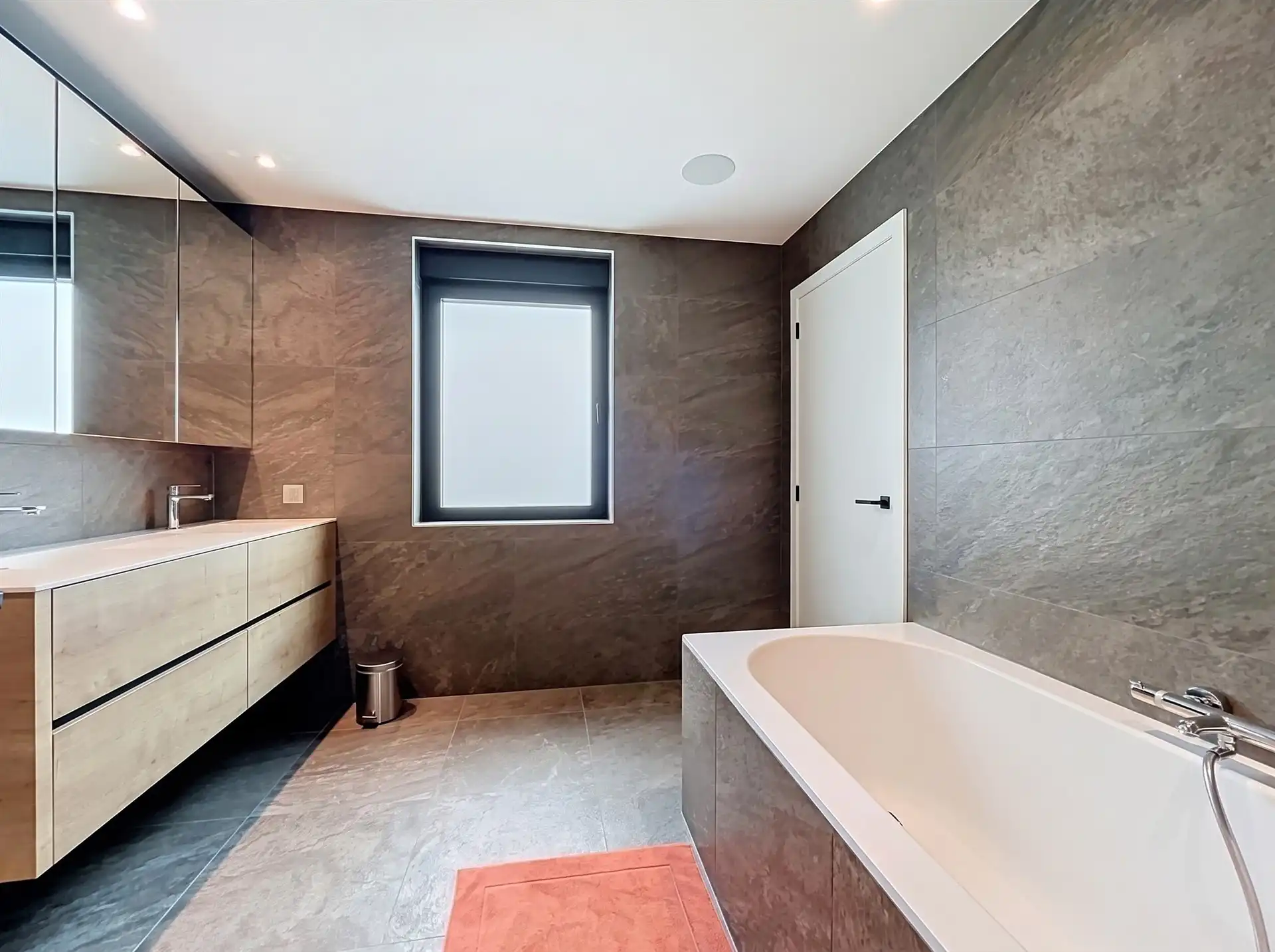 Hypermoderne gezinswoning in hartje Melsele! foto 15