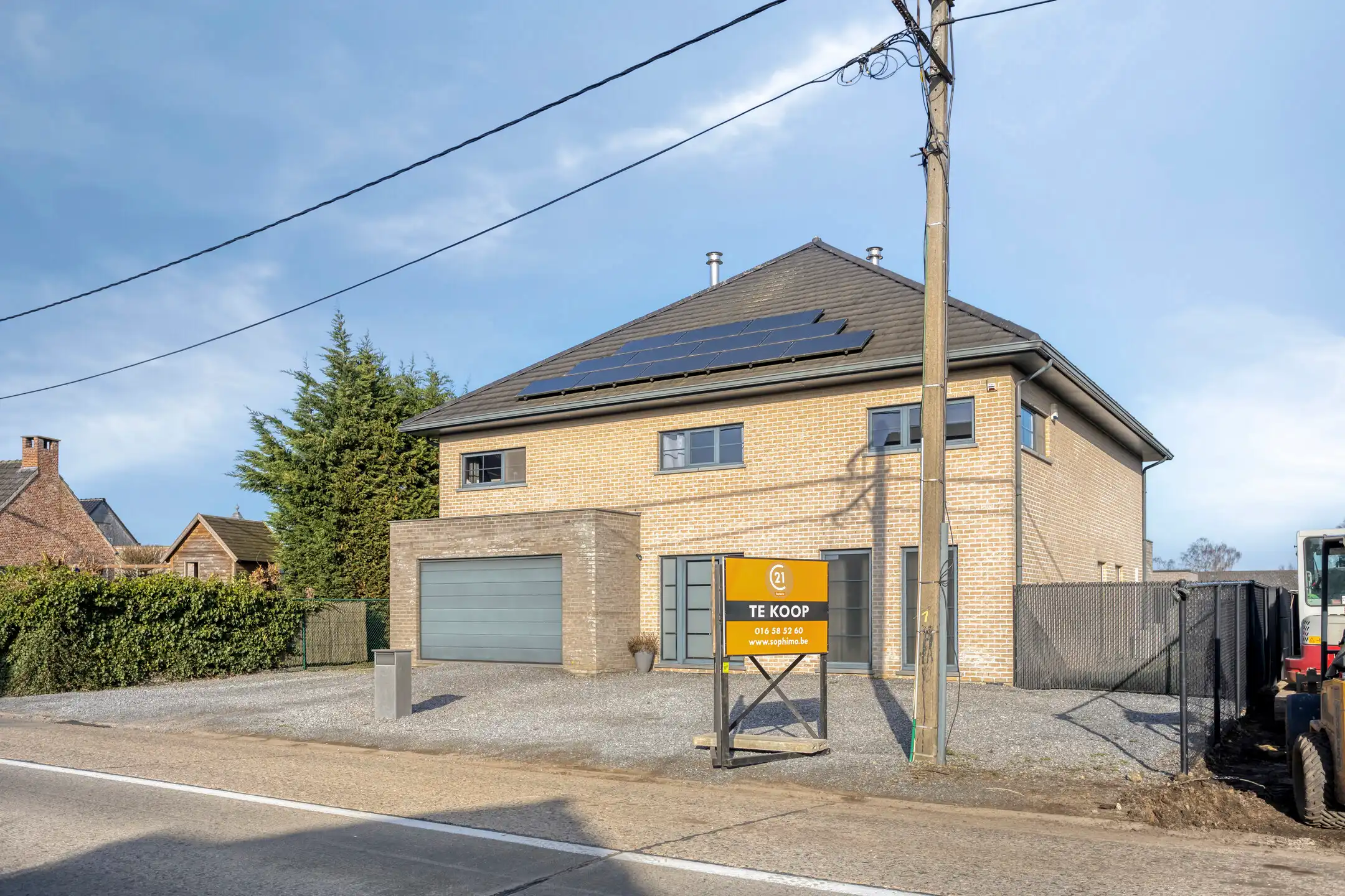 Recente vrijstaande woning op perceel van 10a foto {{pictureIndex}}