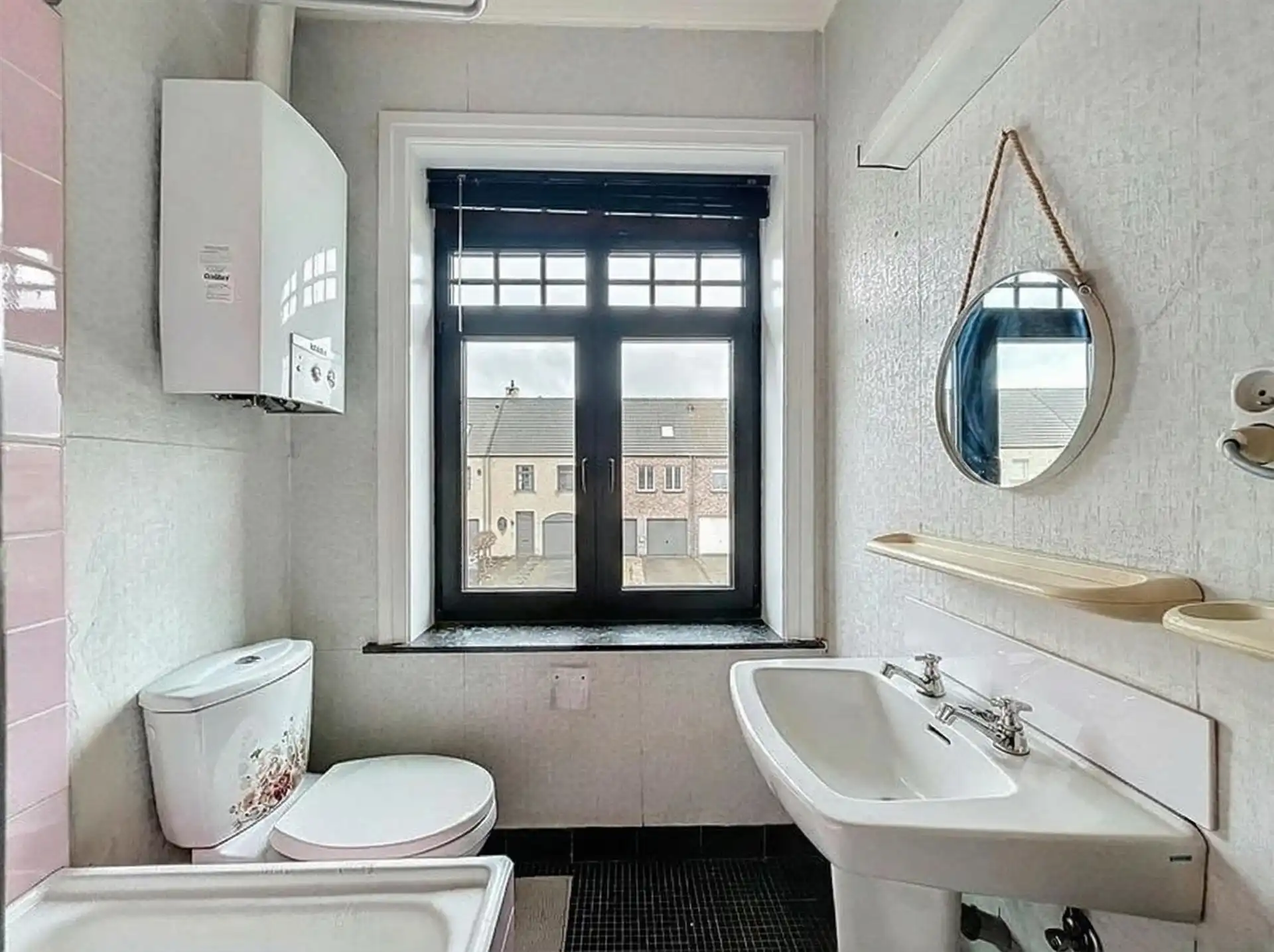 half open bebouwing met 3 slaapkamers, zwembad en garage op perceel van 312m²  foto 11