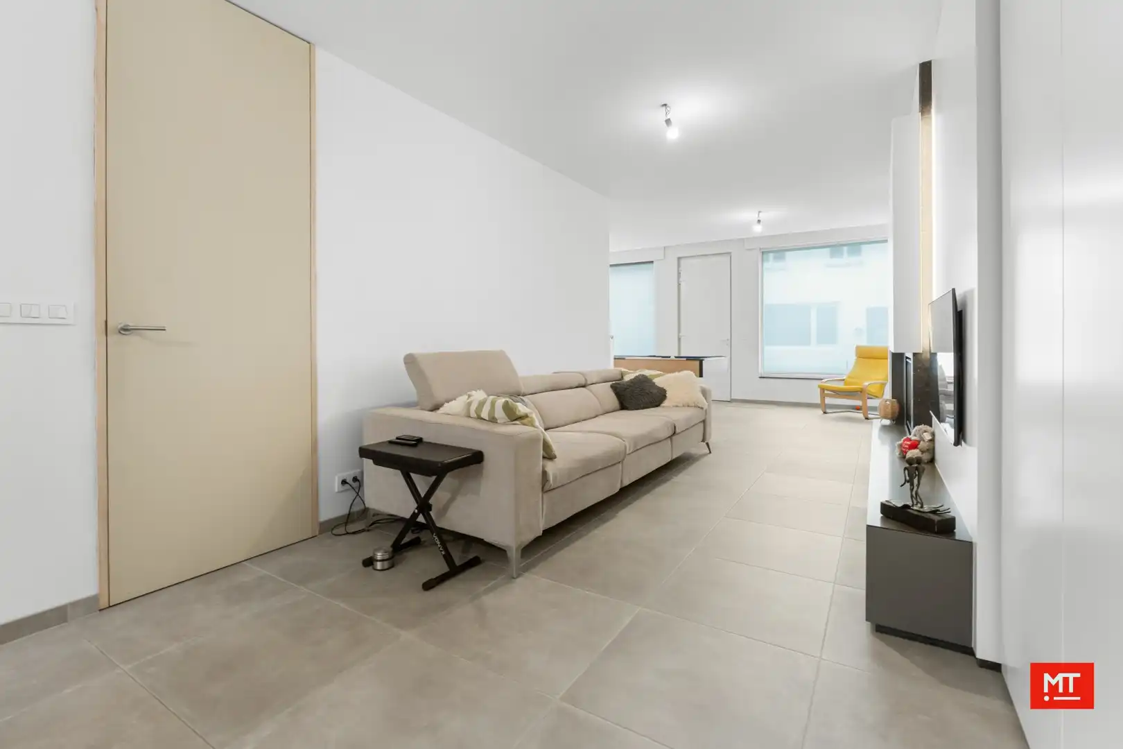 Instapklare woning met 4 slaapkamers en stadskoer in hartje Wervik foto 4