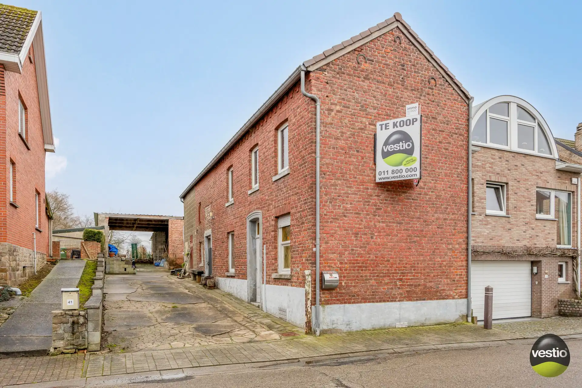 Te renoveren woning met bijgebouwen in het rustige centrum van Bevingen (Sint-Truiden) foto 2