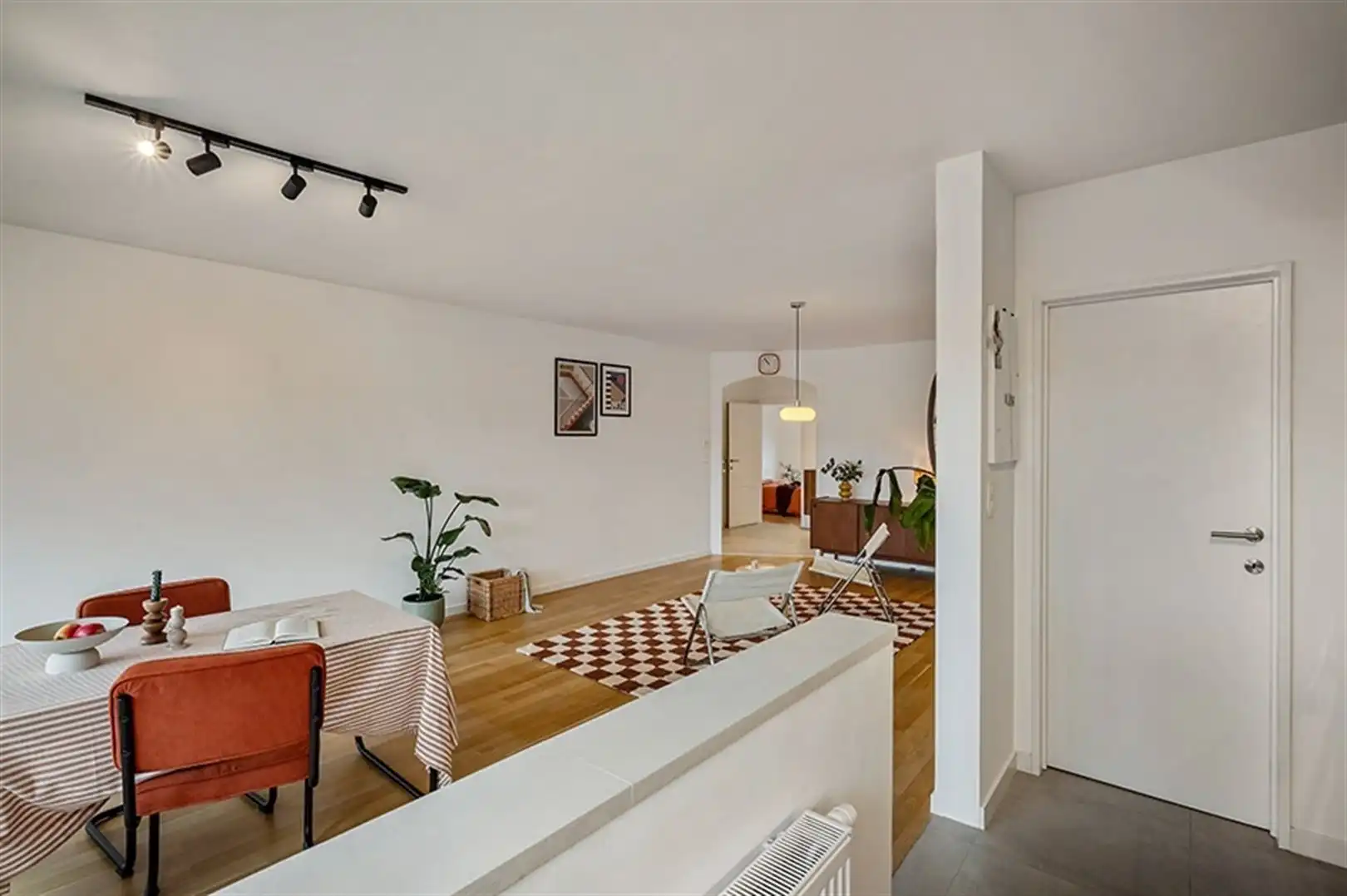 Instapklaar appartement met 2 grote slaapkamers, terras en garagebox foto 5