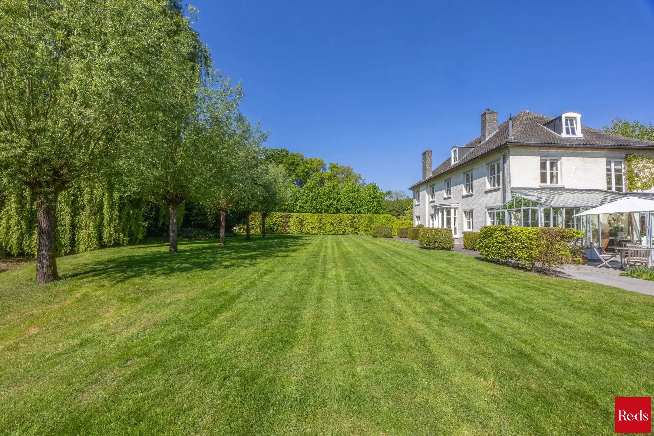 Statige luxevilla op royaal perceel van 3.877 m² met zwembad foto 41