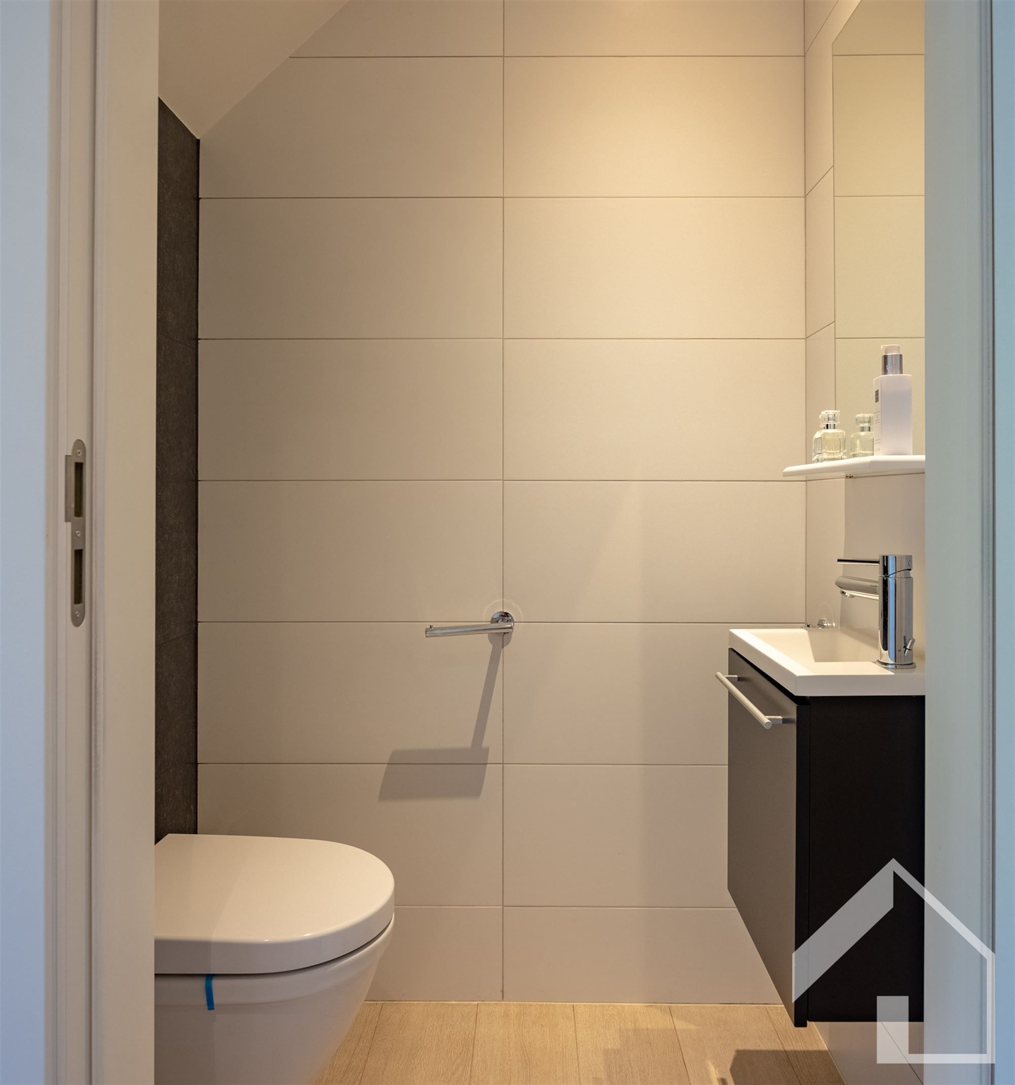 Energiezuinige woning met lift, tuin, oprit en inpandige garage foto 10