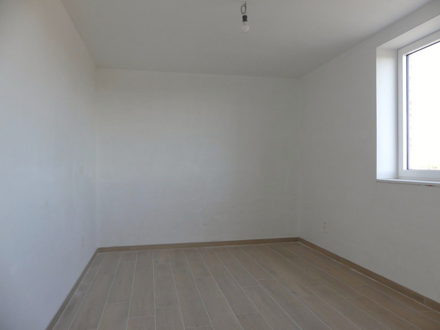 Halfopen nieuwbouwwoning met zuidgericht terras, tuin en garage foto 8