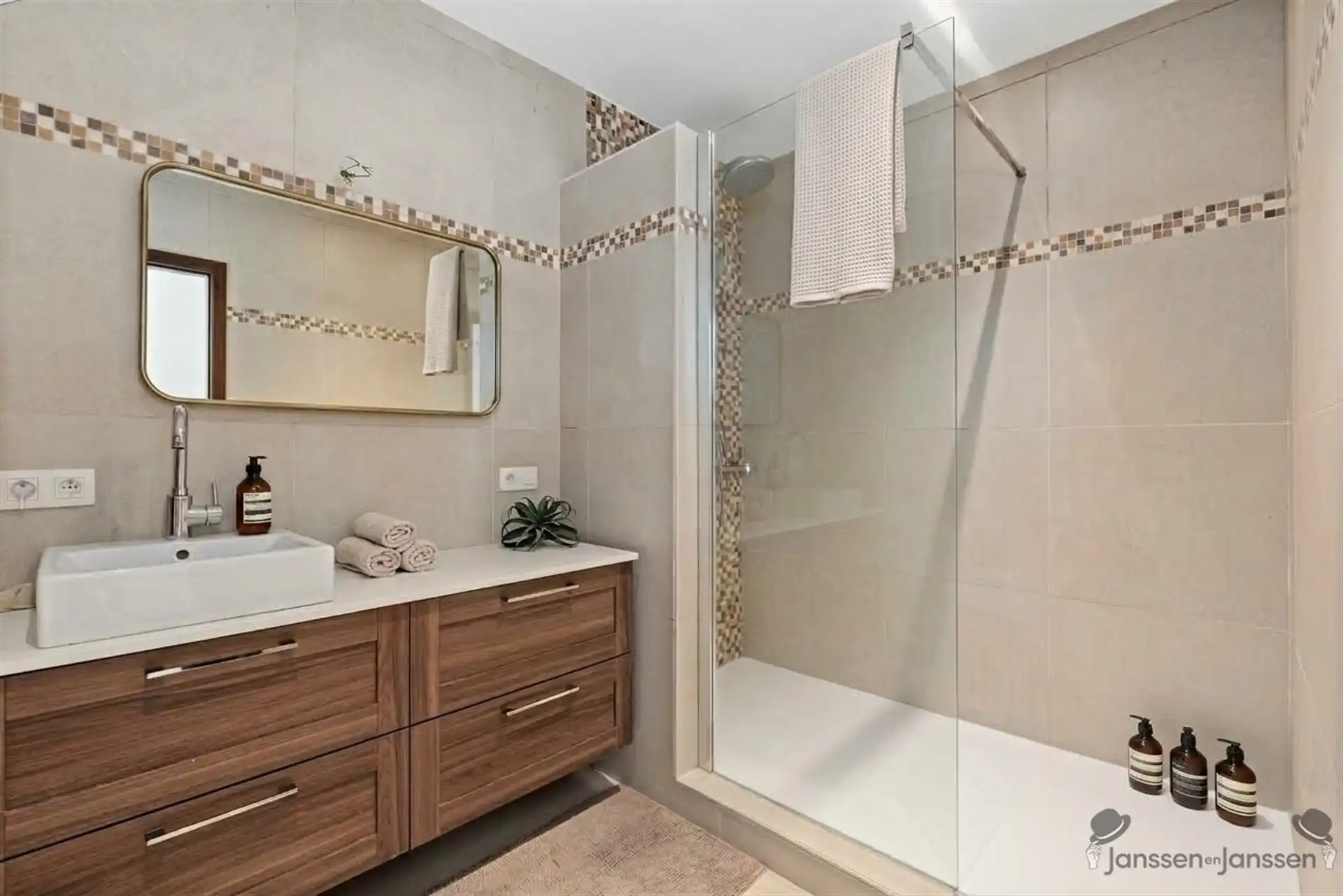 Woning met 3 (mog. 5) slaapkamers op centrale ligging foto 14