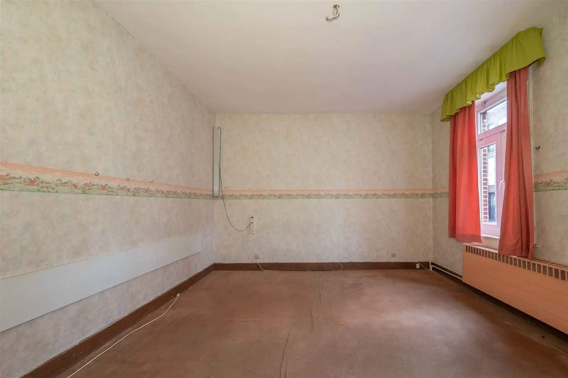 Te renoveren huis met 3 ruime kamers foto 10