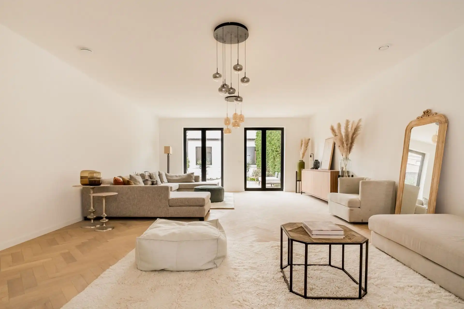 VERBORGEN PAREL MET KARAKTER,RUIMTE EN 4 SLPKS. (NIEUWBOUW) foto {{pictureIndex}}