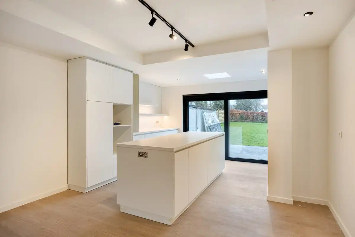 Volledig gerenoveerde halfopen bebouwing met 3 slaapkamers, tuin, terras en garage in Kumtich! – EPC 95 kWh/m² - bewoonbare opp. 153 m² foto 8