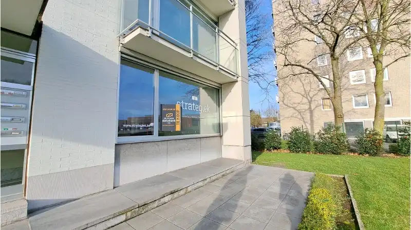 Ruime instapklare Kantoor- of Praktijkruimte Appartement te koop in Sint-Michiels Brugge foto 10