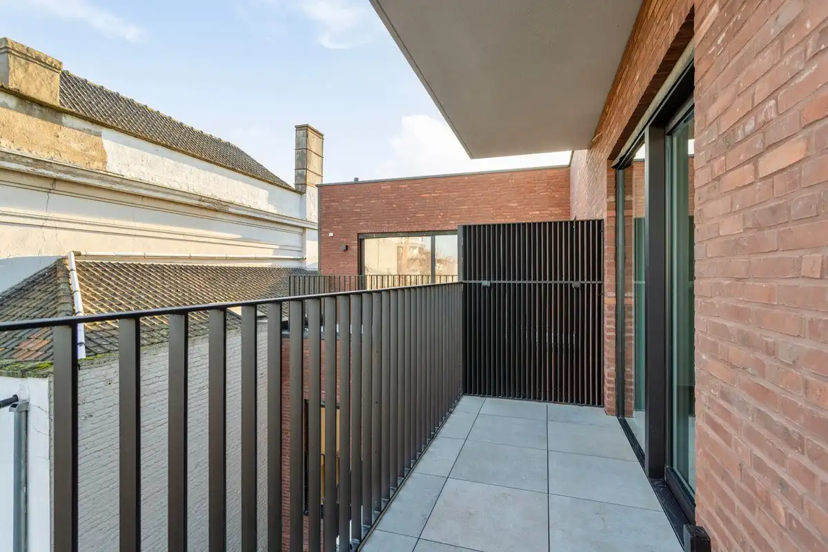 Instapklaar appartement met terras en parking foto 35