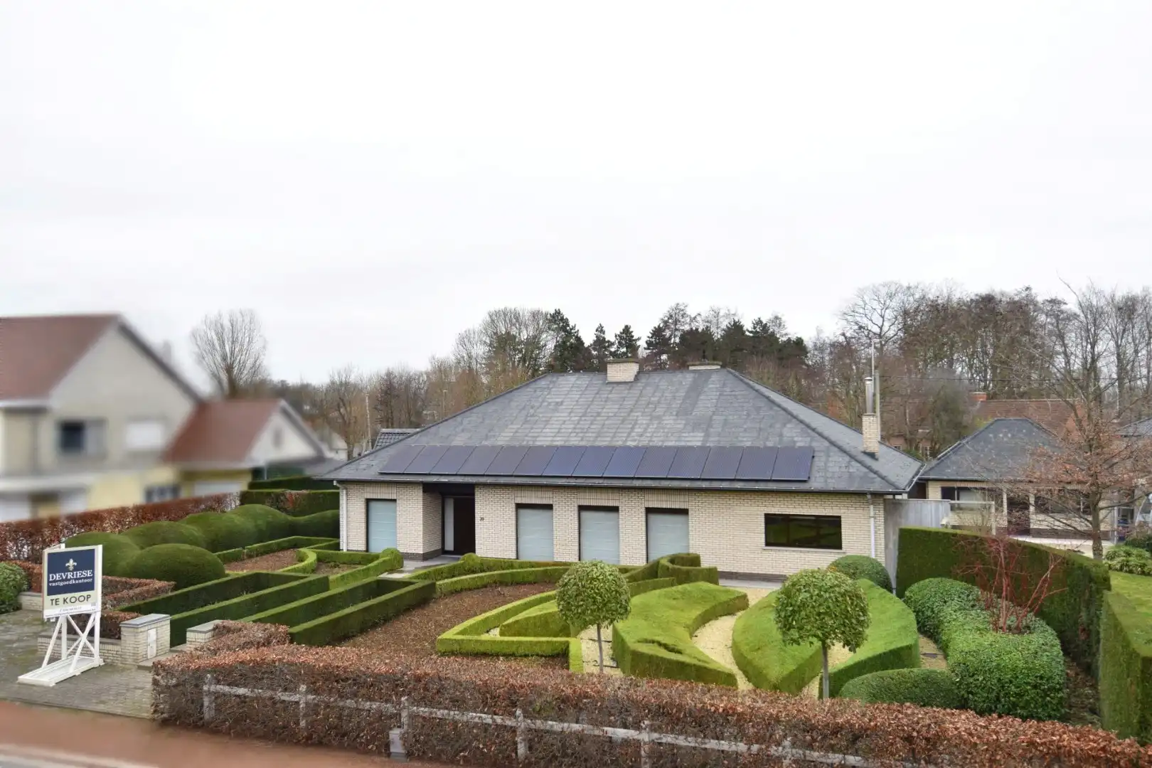 Villa met 3 slaapkamers (mogelijkheid tot meer!) te koop op 1922 m² grond nabij het centrum van Gullegem foto {{pictureIndex}}