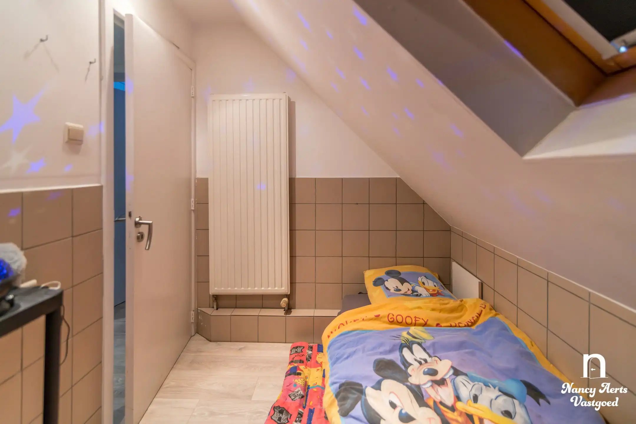 Veelzijdige woning met royale ruimtes en zwembad foto 16