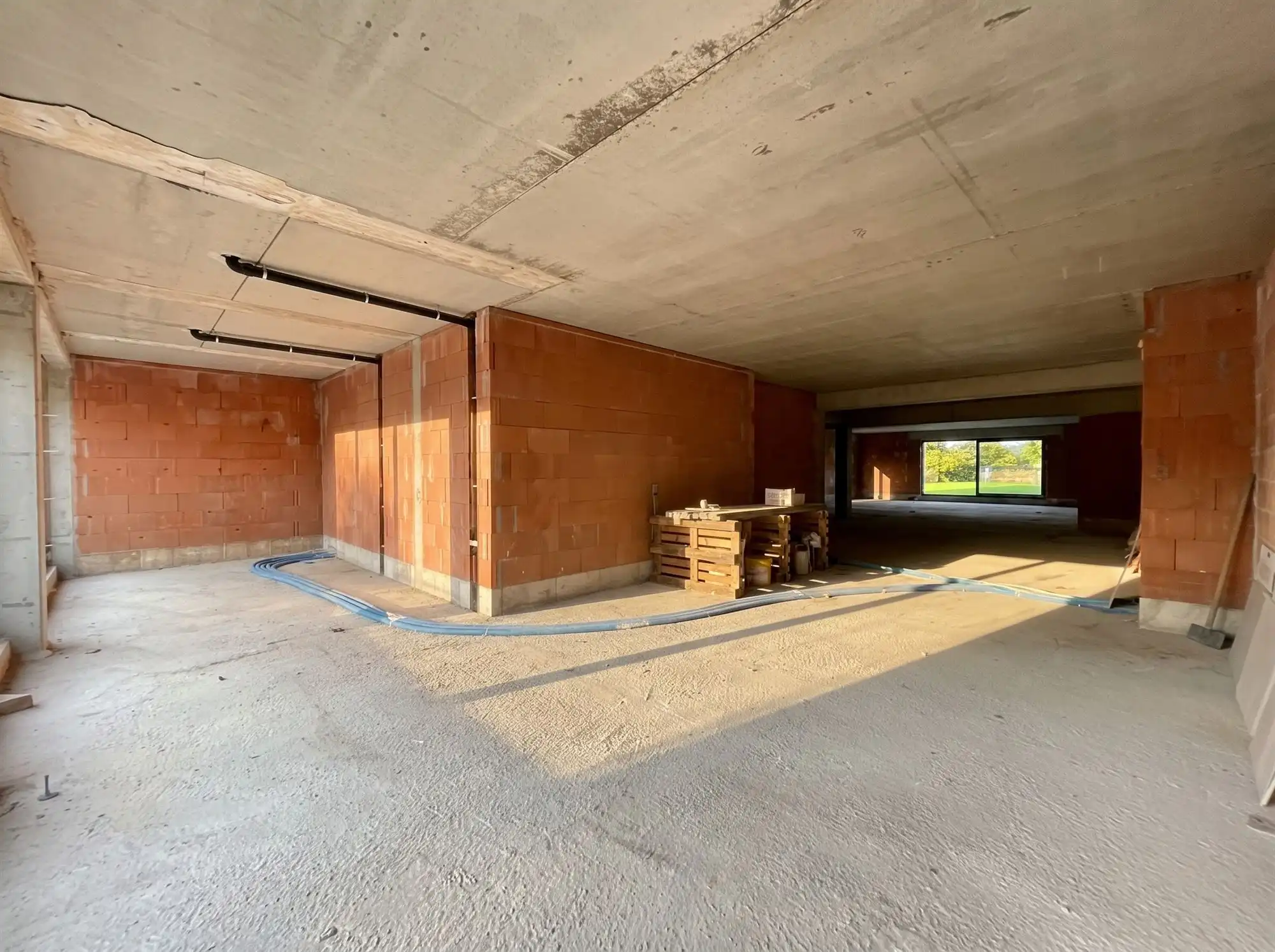 Ultra zichtbaar handelsgelijkvloers van 215m² en 10,5m vitrine op de markt foto 16