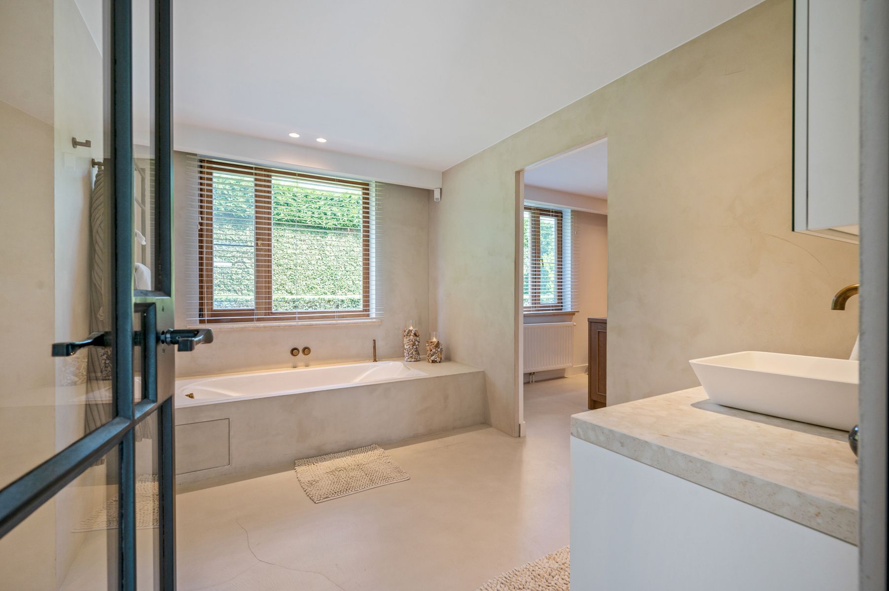 Residentiëel gelegen gelijkvloerse villa op ca. 3.008 m². foto 29