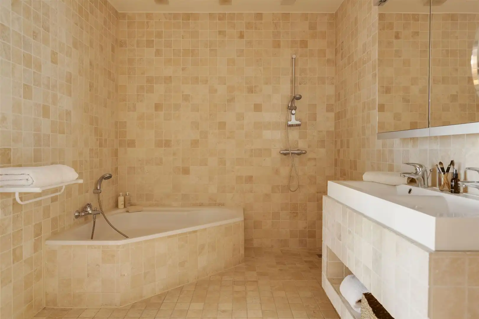 Appartement met prachtig uitzicht op Bonapartedok en MAS. foto 11