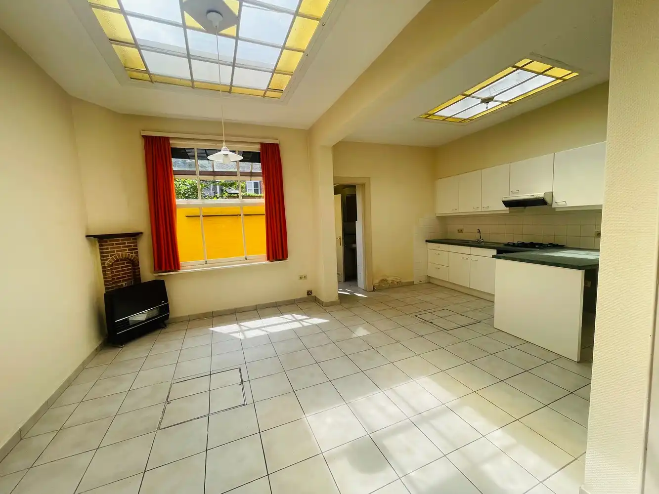 Brugge centrum , Supergoede ligging ,vlakbij Vestingen, Smedenpoort, 't Zand, station, alleinkels, resturants en cafés foto {{pictureIndex}}