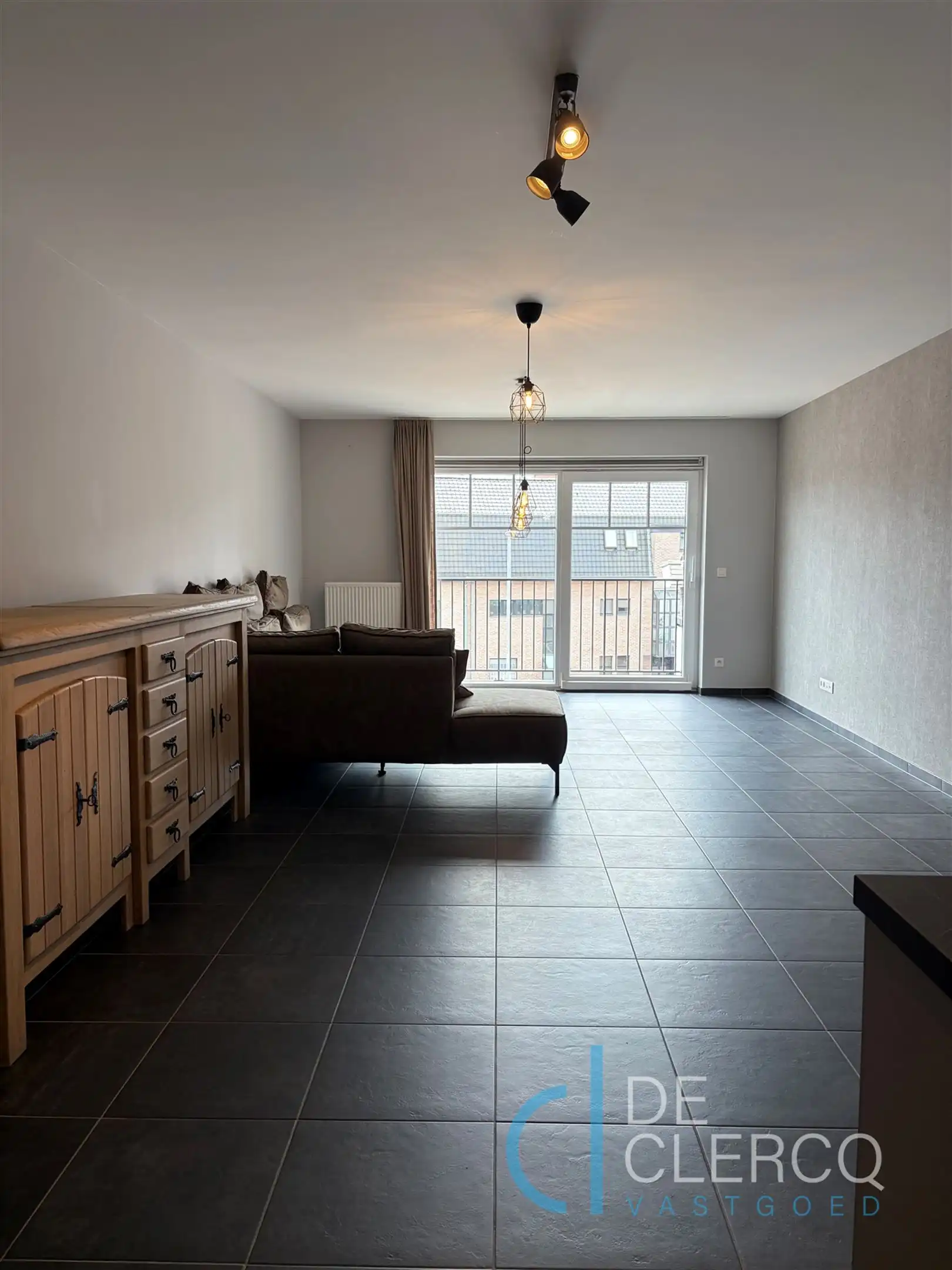 Ruim appartement met staanplaats te huur in Lochristi!  foto 2
