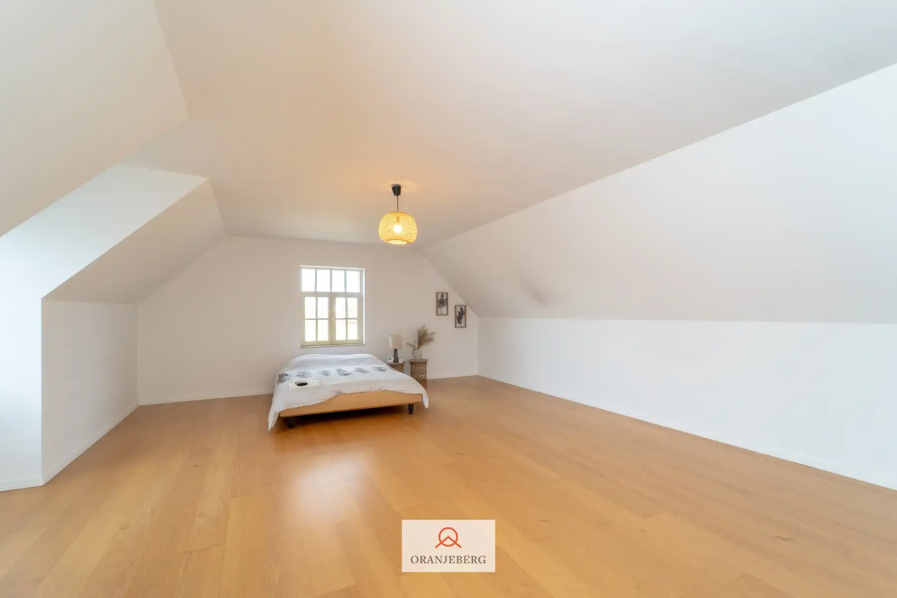 Zeer ruim 3 slaapkamer appartement (230 m²) foto 9