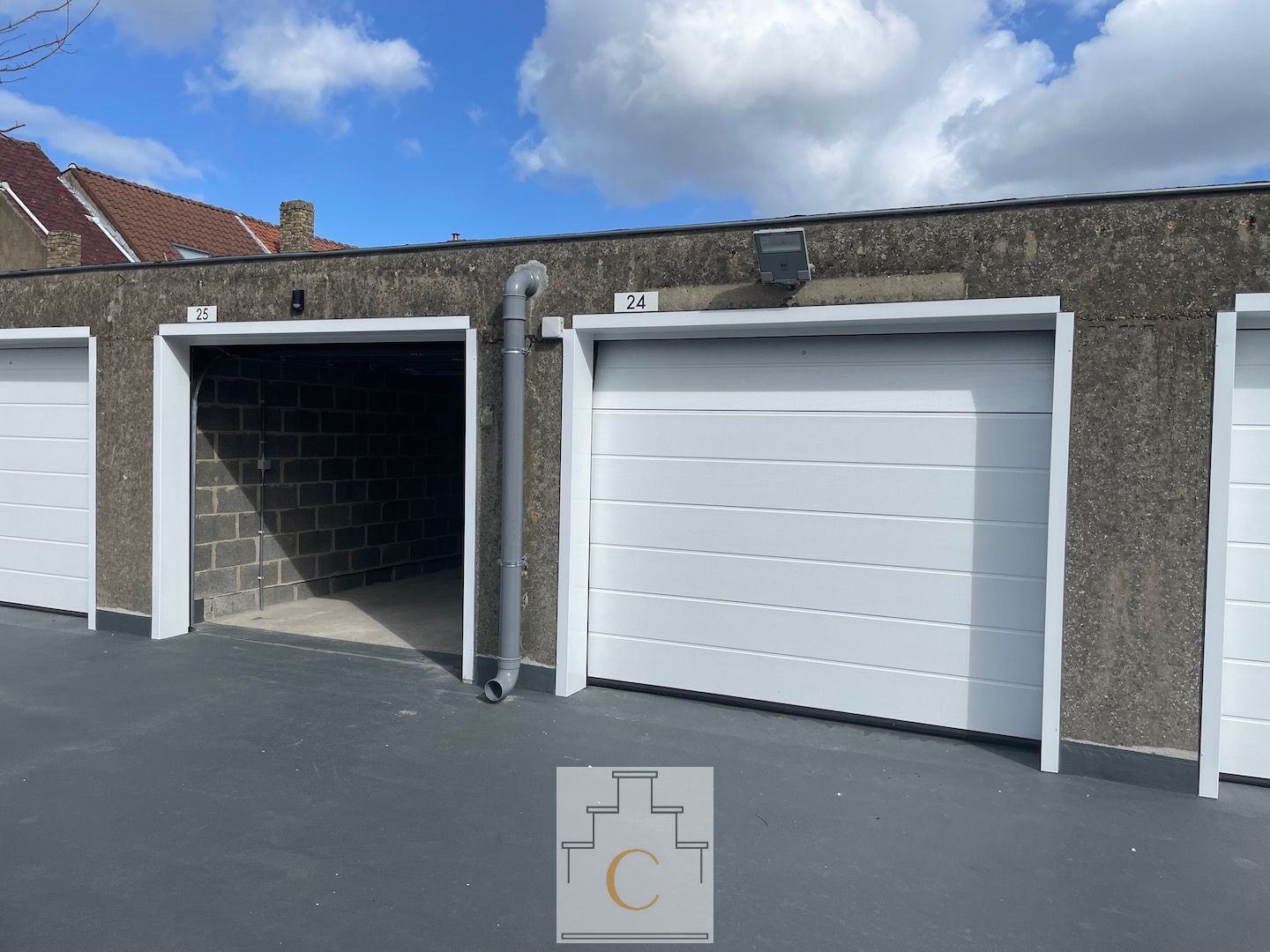 vernieuwde garagebox in de residentie Tosca in Koningin Elisabethlaan Brugge foto {{pictureIndex}}