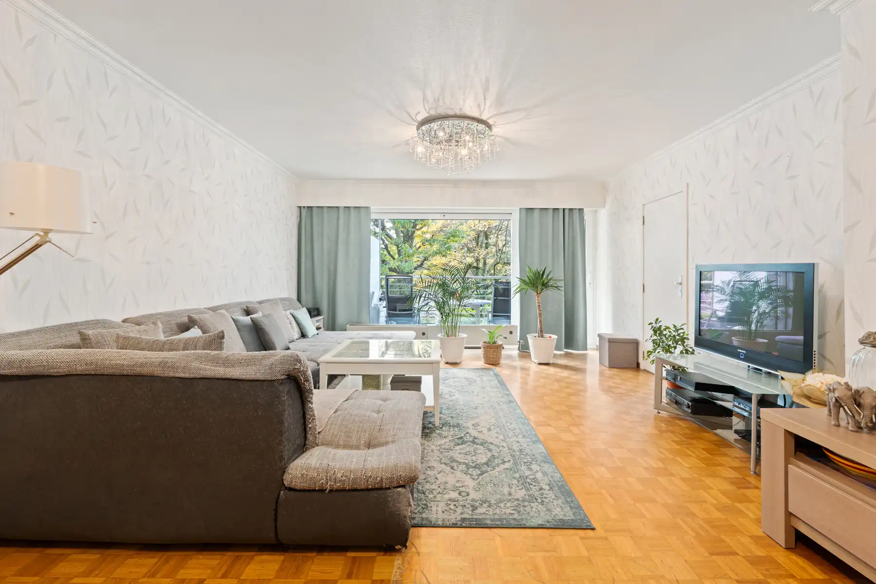 3 slaapkamer appartement, ondergrondse staanplaats & kelder  foto 3