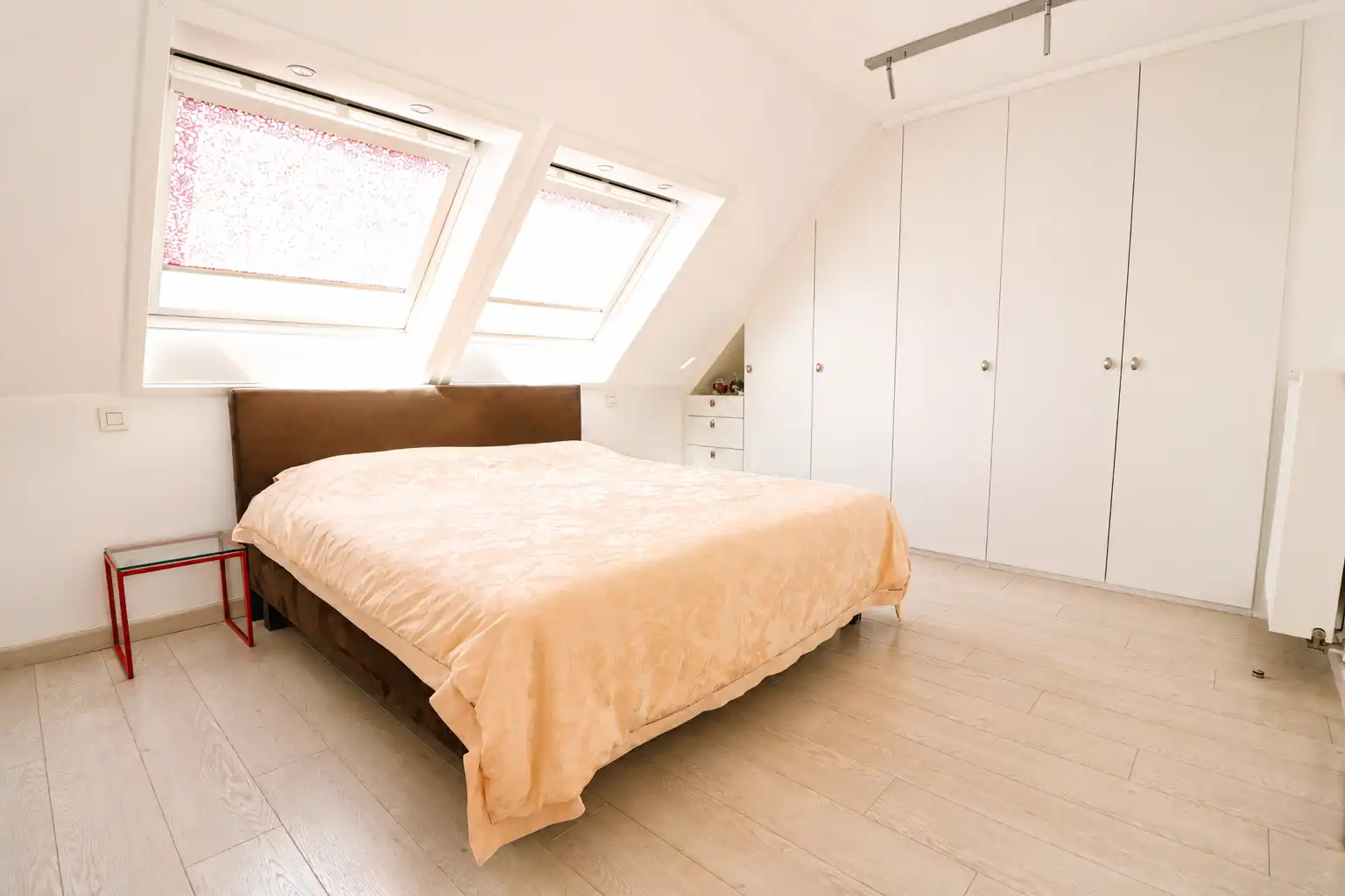 Instapklaar 2-slaapkamerappartement (112 m²) met 2 grote terrassen (11 m²), vlakbij station, winkelstraten en Zeedijk. foto 9