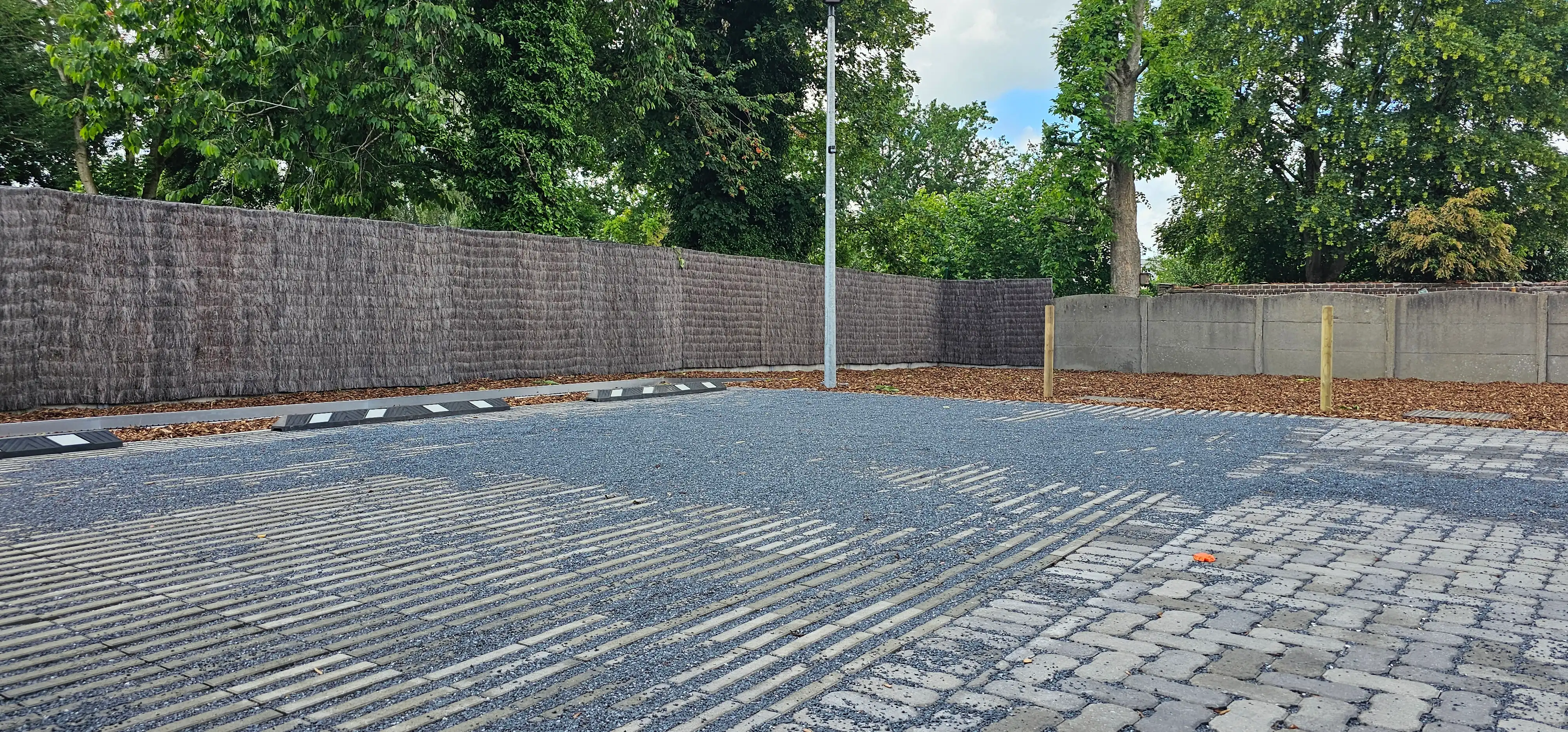 Stijlvolle handelsruimte op het Dorpsplein te Evergem foto 3