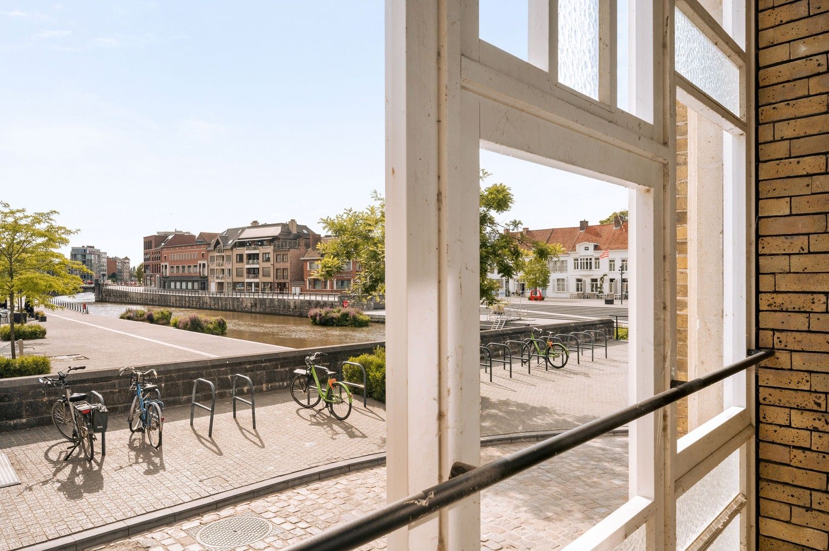 Unieke casco handelsruimte op een topligging aan de Broeltorens in Kortrijk foto 6