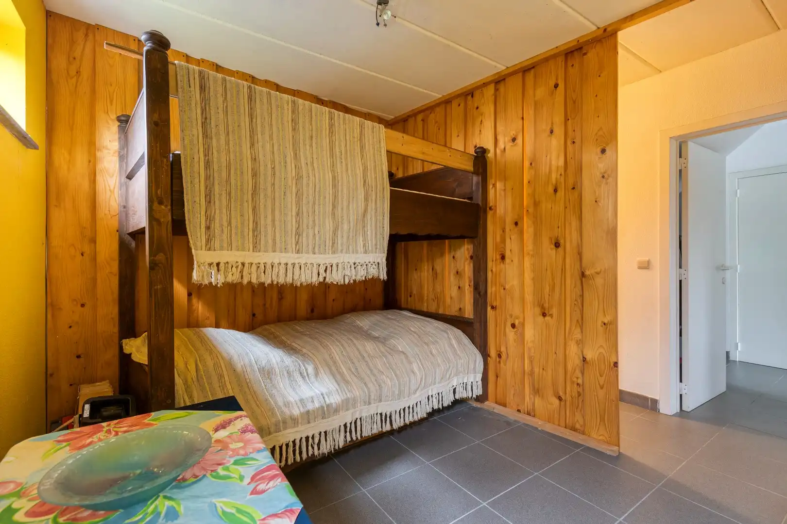 Ruim gelijkvloers appartement met grote tuin in een residentiële wijk ! foto 25