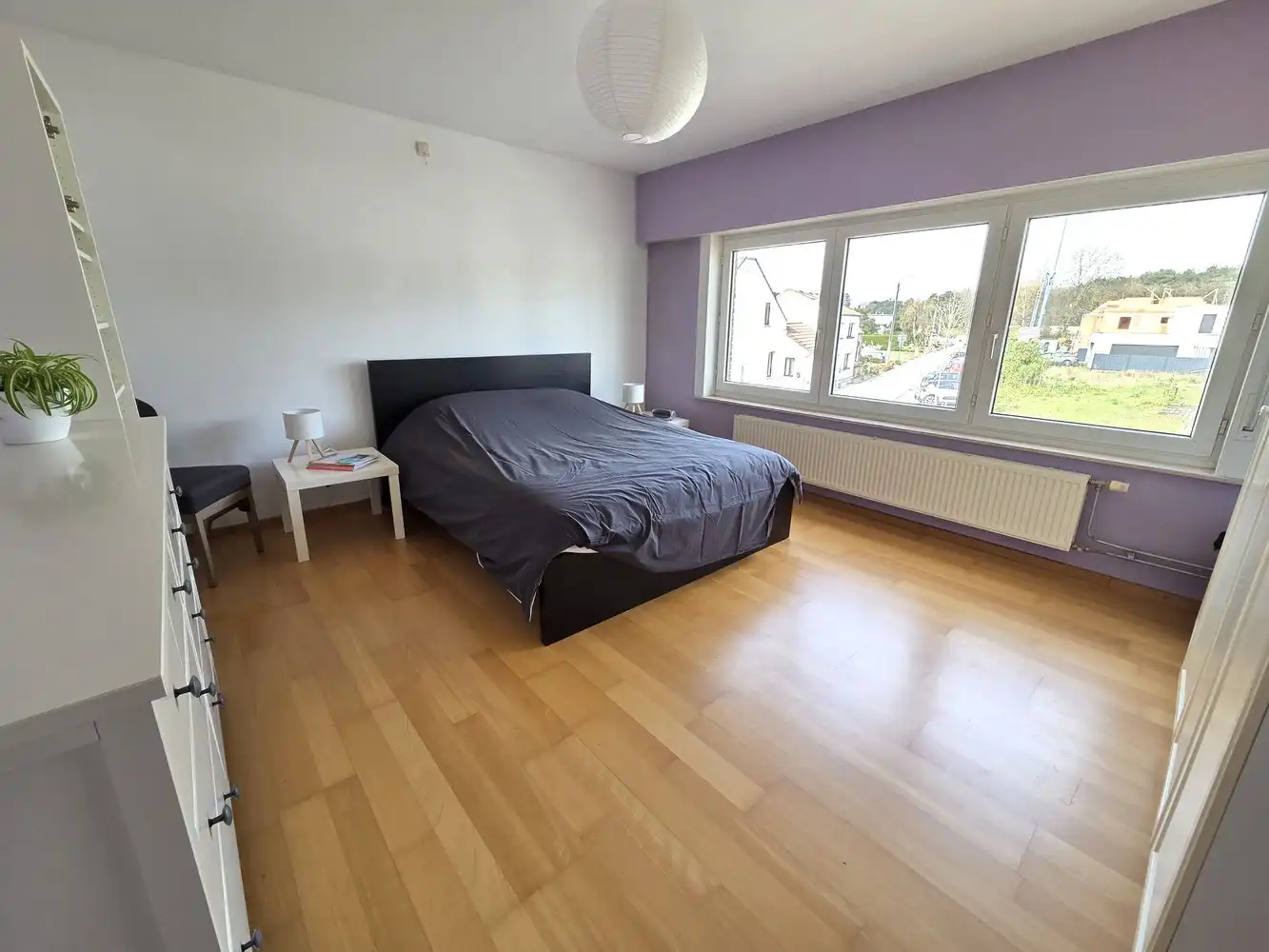 Ruime woning met 3 ruime slaapkamers en bureau, grote zolder en achterliggend weiland foto 9