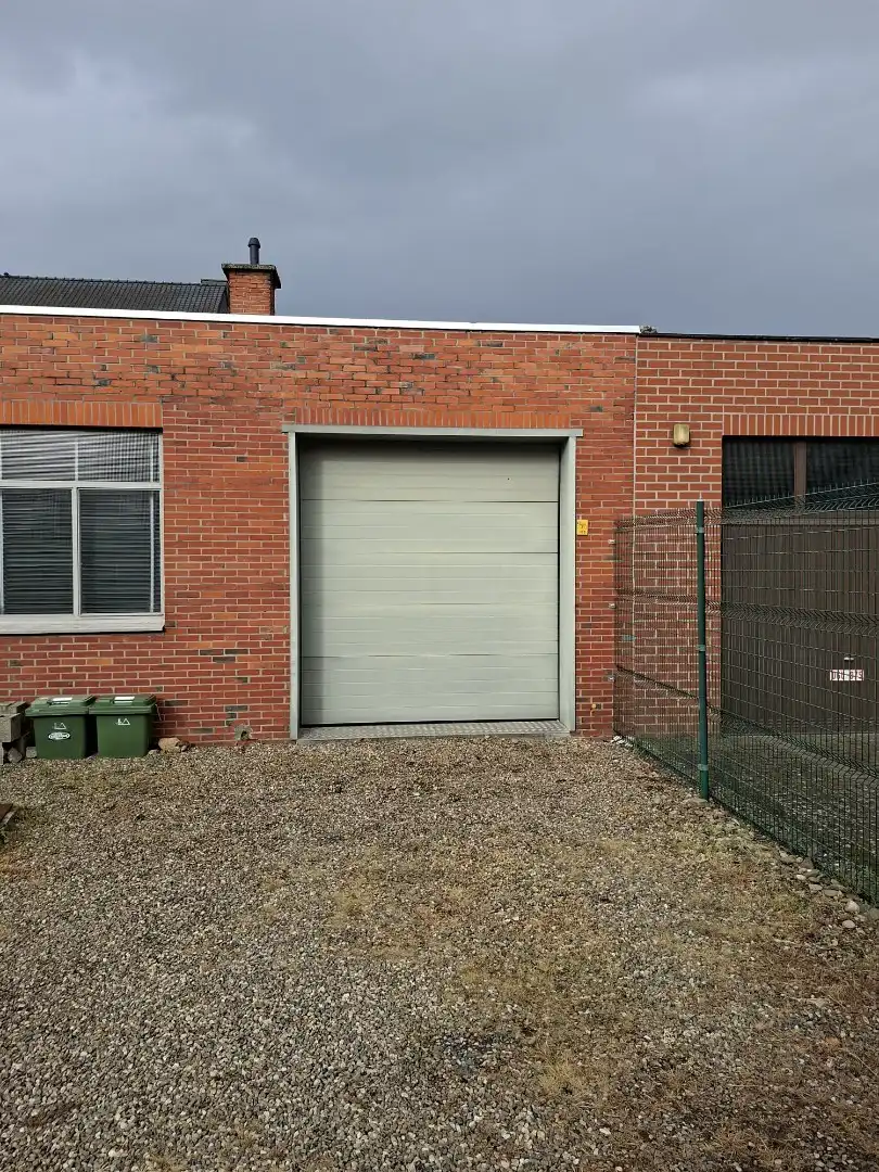 Comfortabel, zeer ruim appartement met 4 slaapkamers, terras en garage in het centrum van Neeroeteren!  foto 36