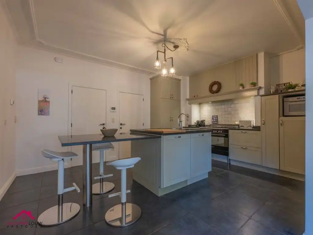 2 woningen in gesloten bebouwing, met handelsruimte, tuin en carport voor meerdere wagens, gelegen in het centrum foto 42