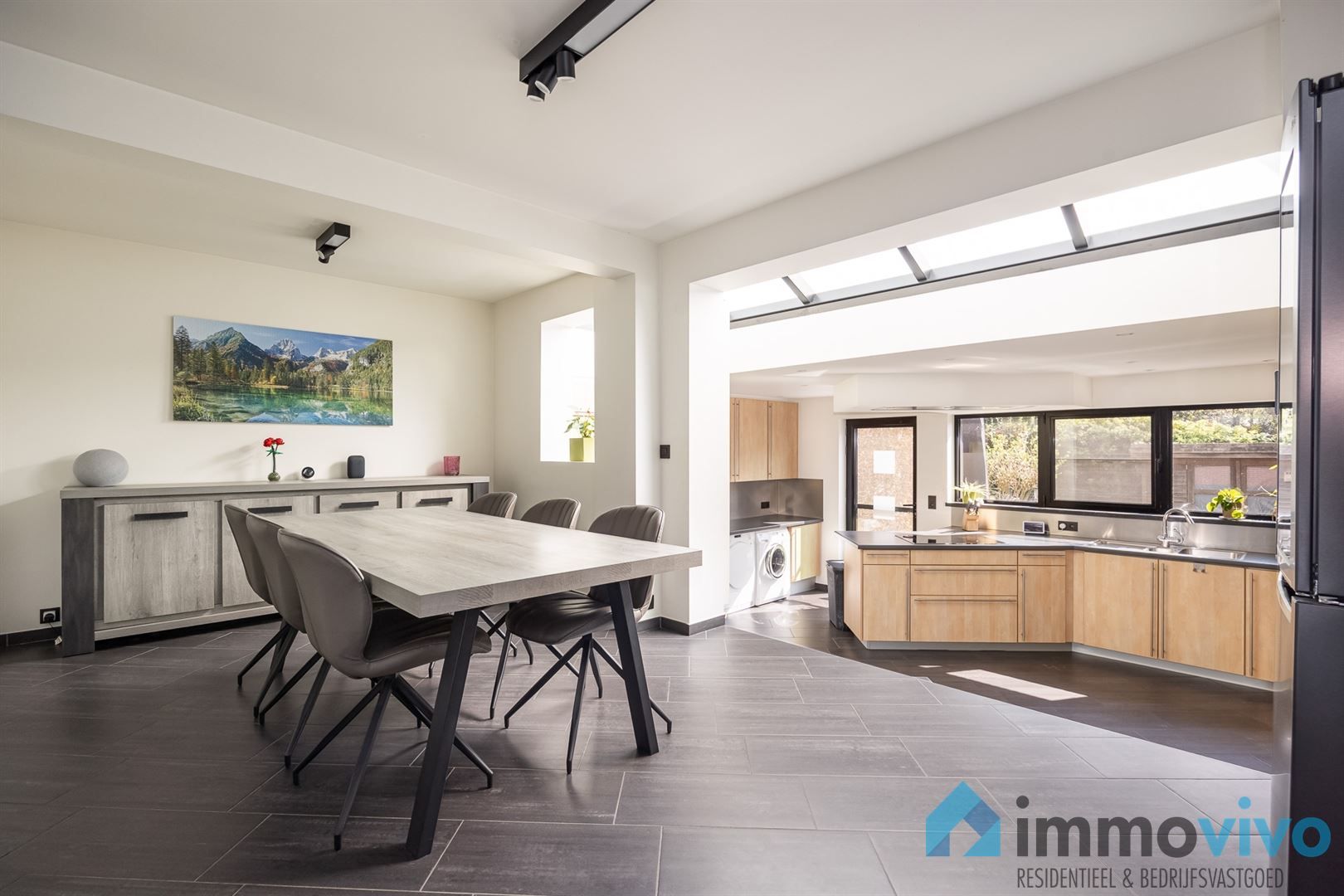 Instapklare gezinswoning met 4 slaapkamers, 2 badkamers, garage en zuidgerichte tuin op een toplocatie foto 5