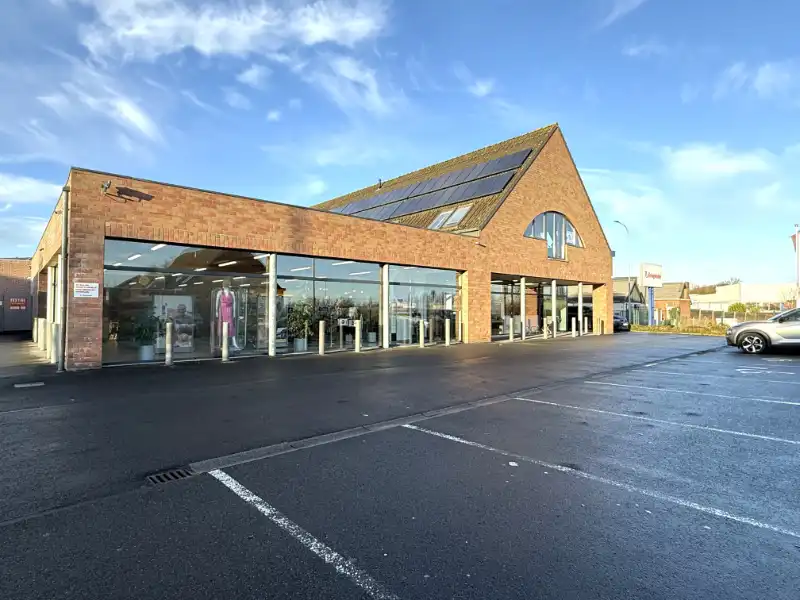 Instapklare kantoorruimte van 278 m² op commerciële topligging – Erpe-Mere foto {{pictureIndex}}