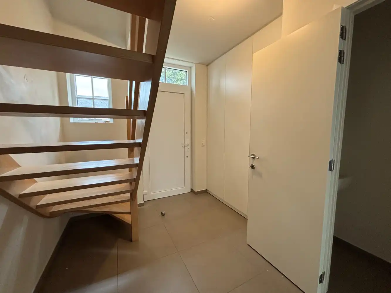 Ruime Instapklare woning te huur foto 3