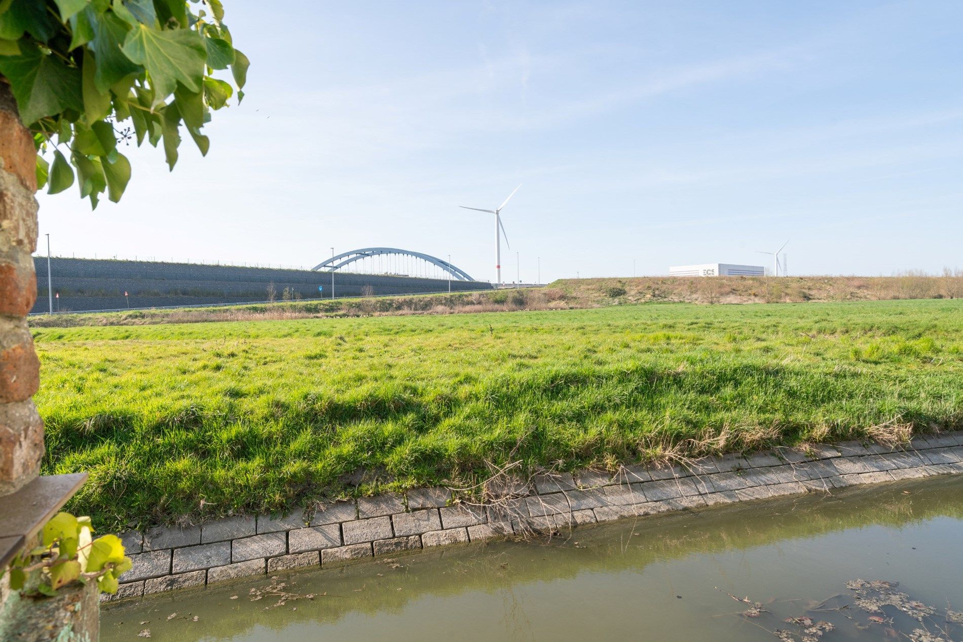 Hoekwoning met veel potentieel te Zwankendamme foto 3