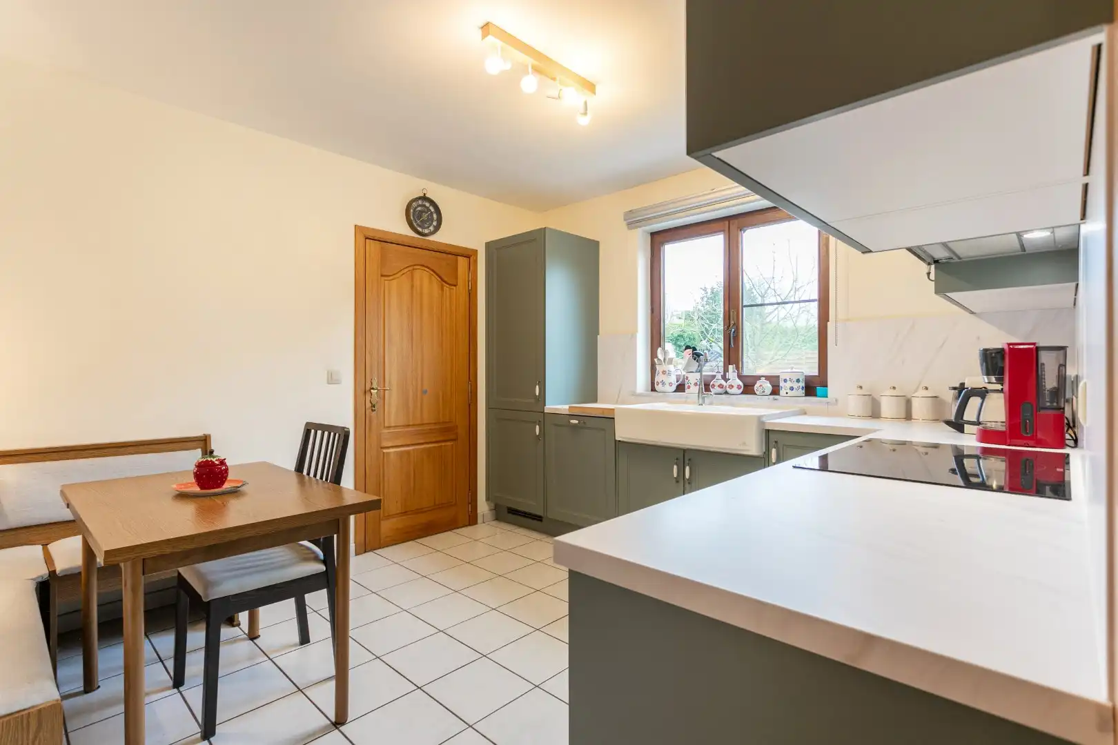 Instapklare woning met 3 slpks, garage en tuin op 6a61ca foto 8