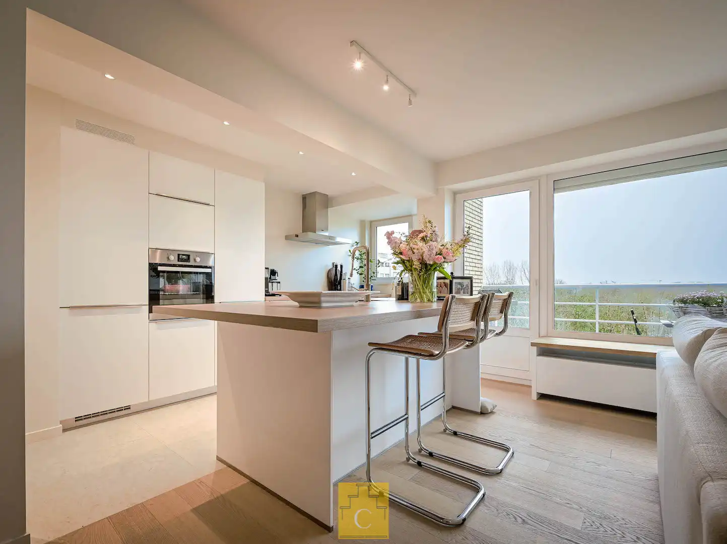 Stijlvol dakappartement met panoramisch uitzicht foto 6