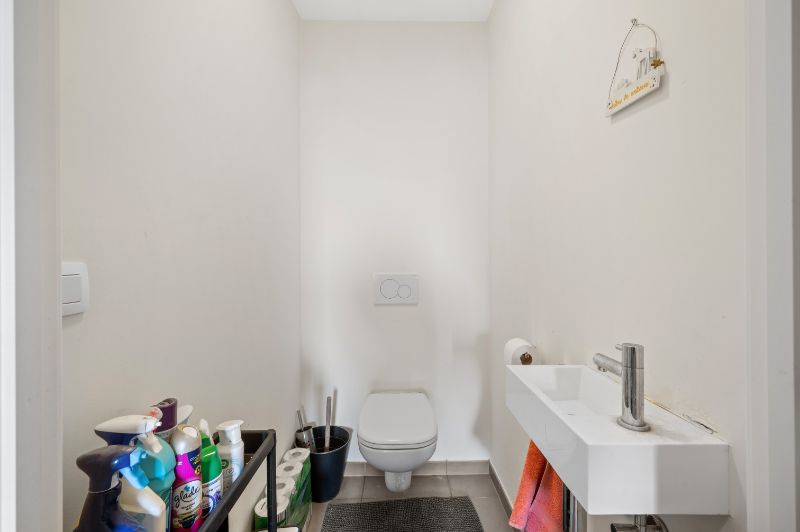Groot 2-slaapkamer appartement met overdekte staanplaats foto 11