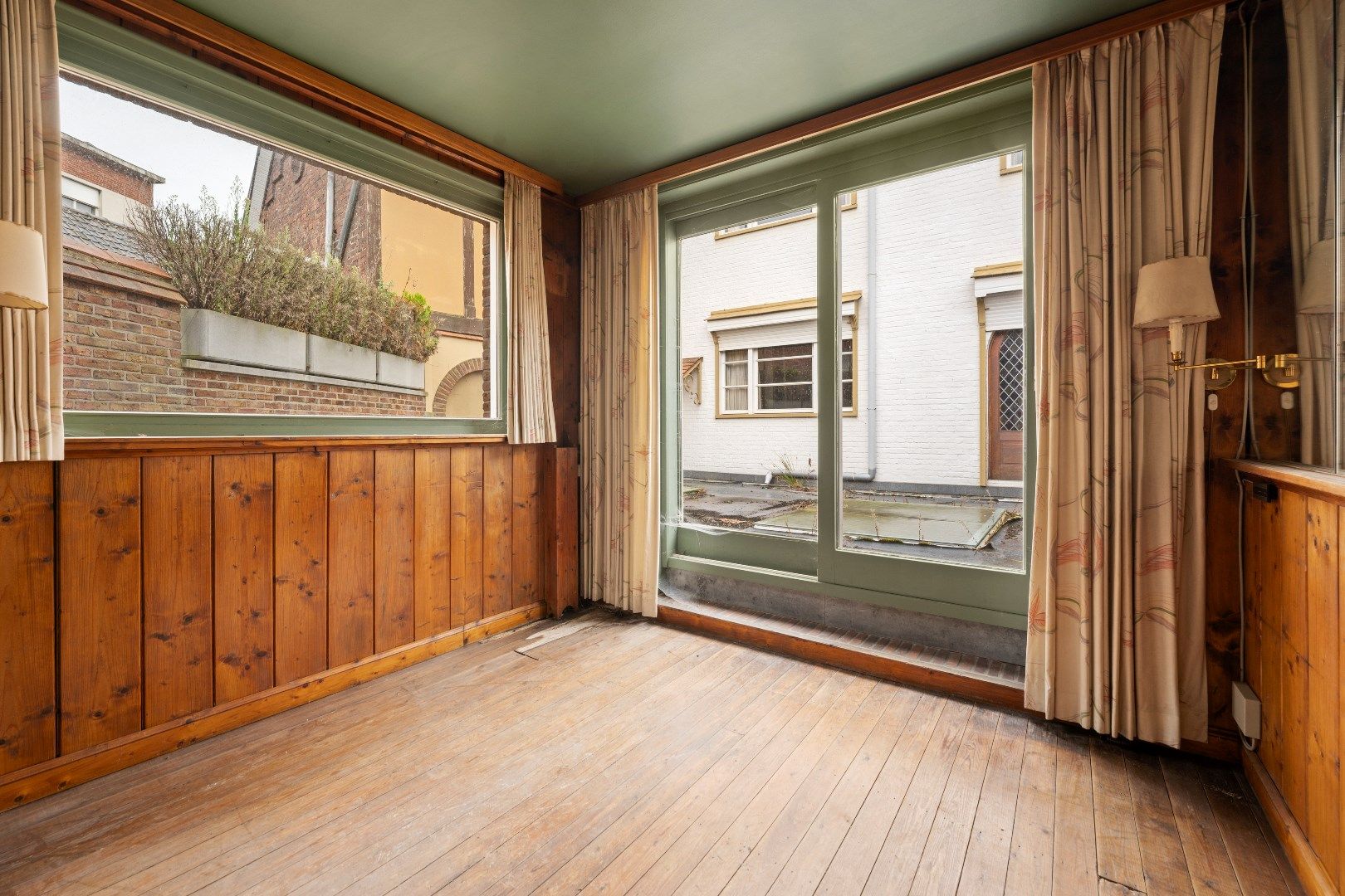 Zeer ruime te renoveren burgerwoning foto 10