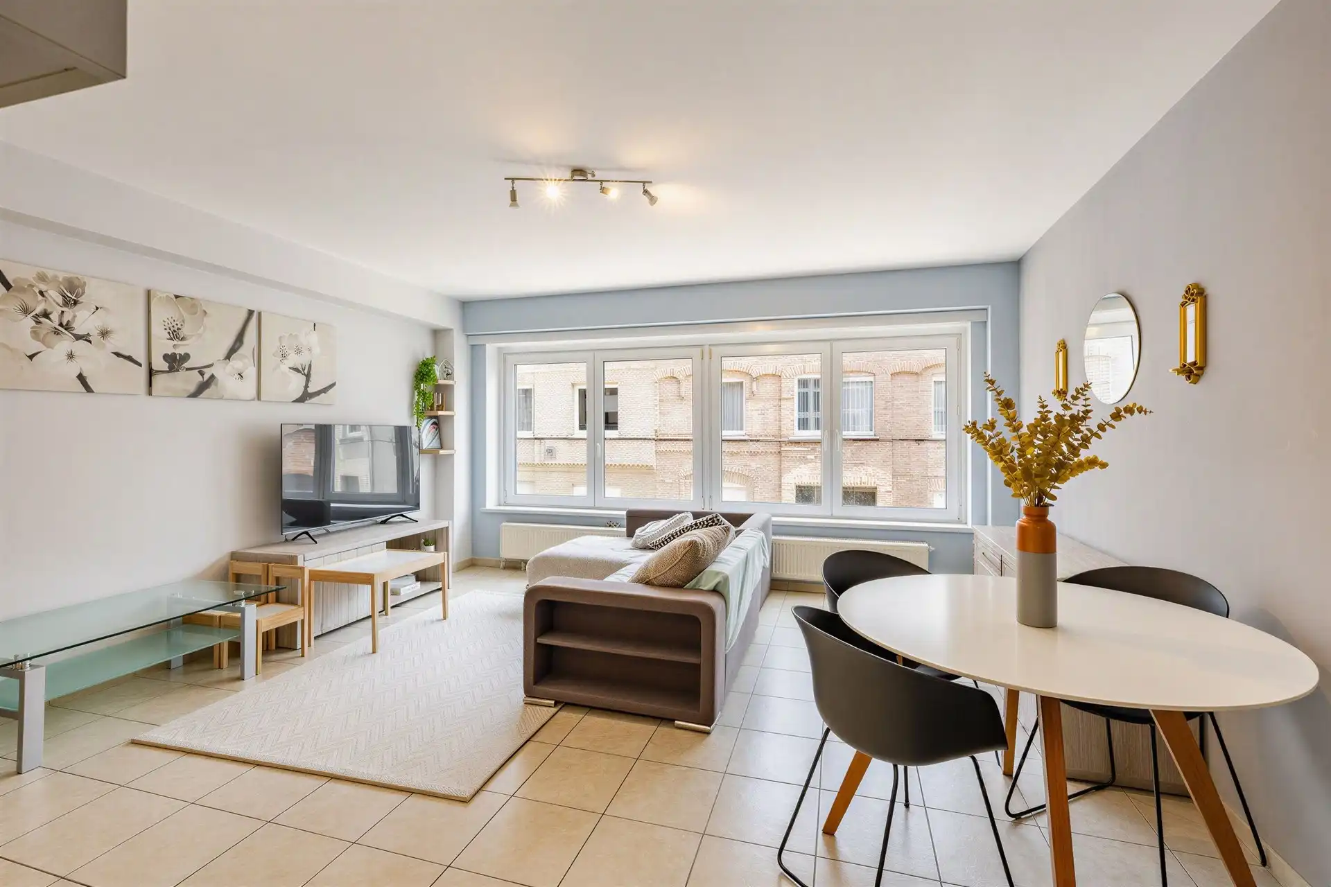 Instapklaar appartement met 2 slaapkamers foto 2