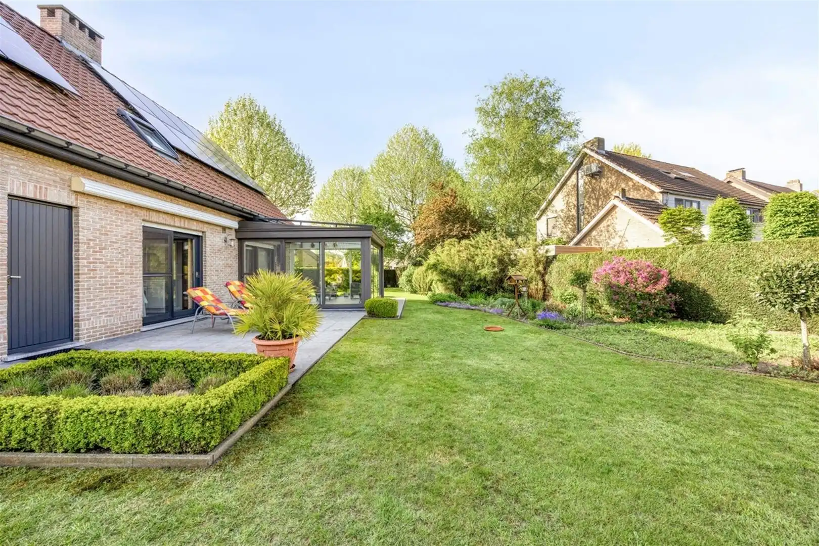 Rustig gelegen, goed onderhouden villa met 4 slaapkamers op 761 m². foto 24