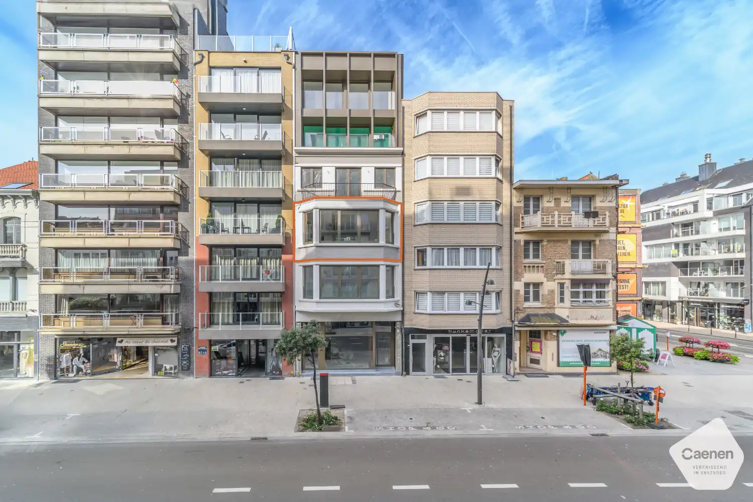 Instapklaar nieuw afgewerkt appartement met 2 slaapkamers in het hart van De Panne foto {{pictureIndex}}
