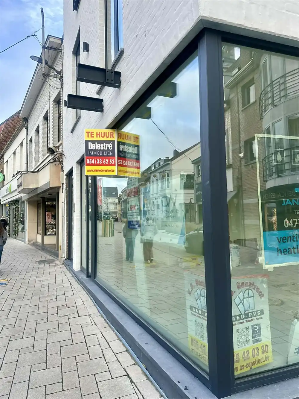 GLOEDNIEUWE winkel- of kantoorruimte in hartje Ninove foto 2
