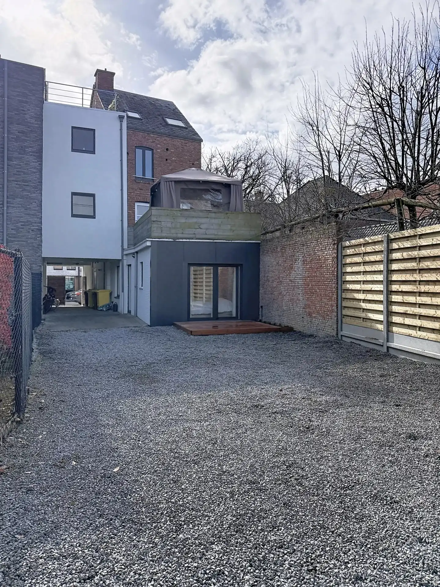 Zeer gezellig gelijkvloers appartement met 1 (mog. 2) slaapkamers, tuin, terras en staanplaats. foto 23