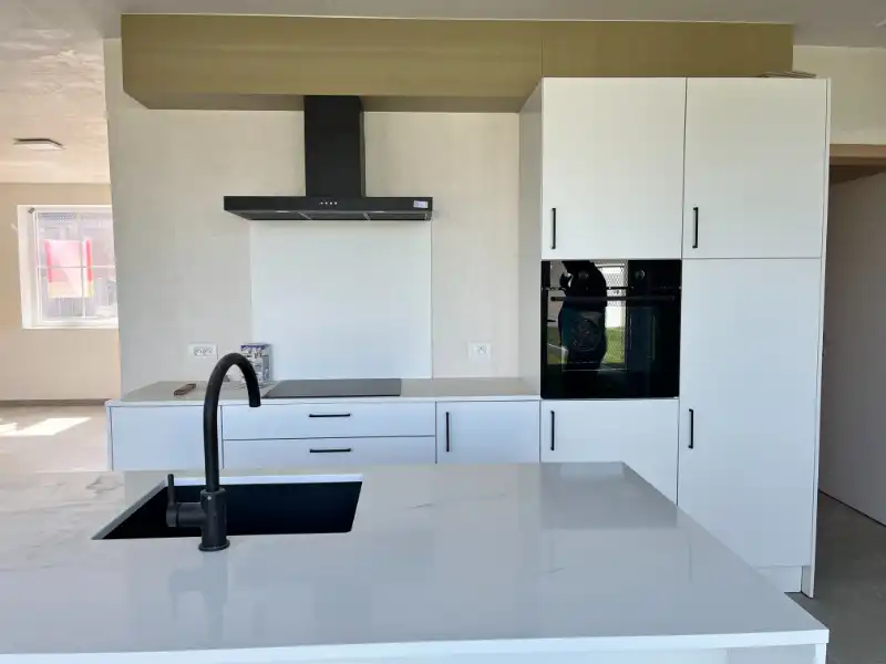 Halfopen woning met 3 slaapkamers en garage foto 4