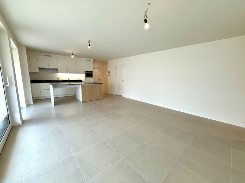 Gelijkvloers nieuwbouwappartement met 1 slaapkamer, zonnig terras en carport foto 3