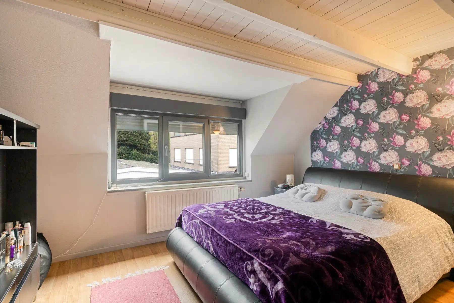 HOB met 4 slaapkamers, oprit en klein tuintje foto 11