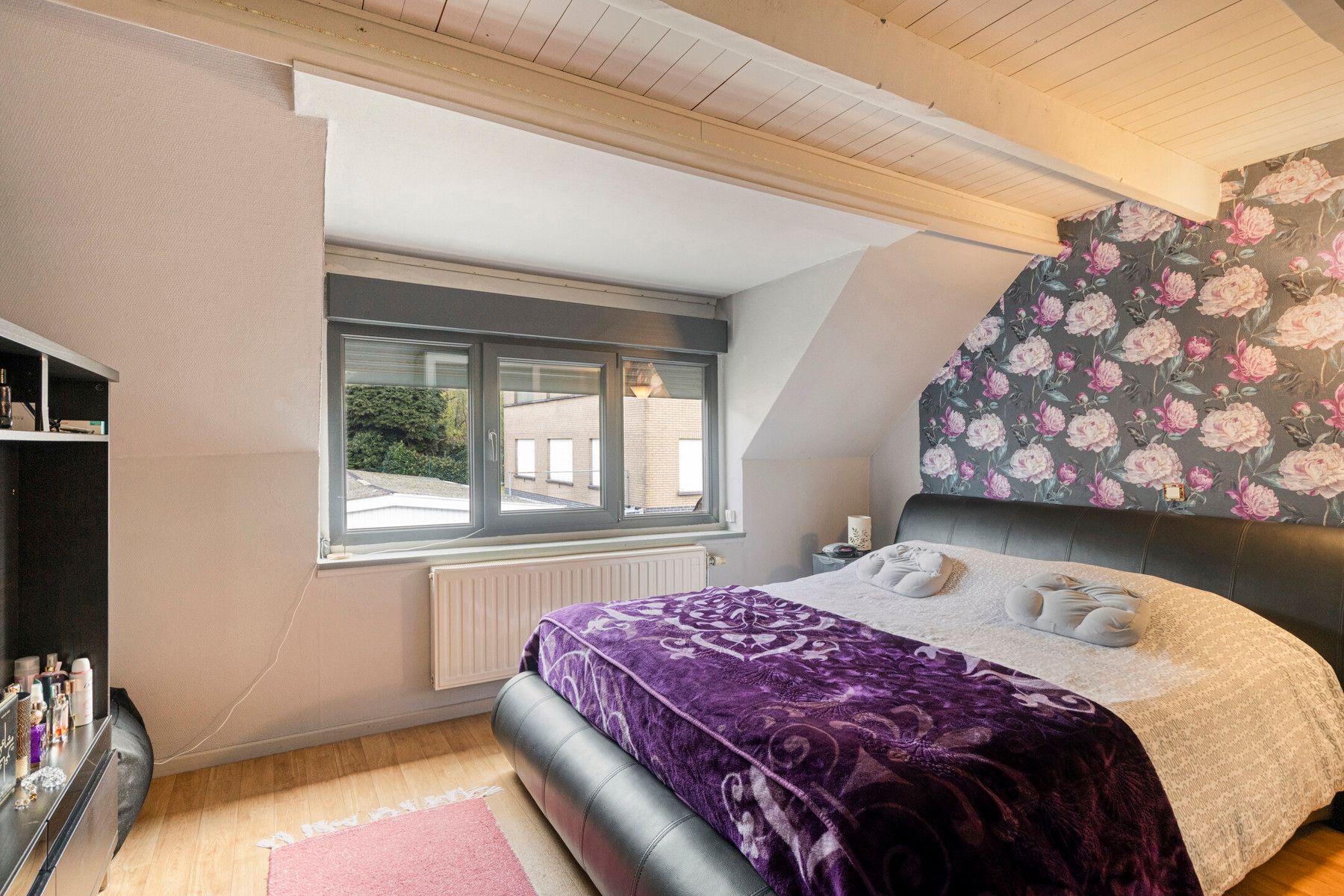 HOB met 4 slaapkamers, oprit en klein tuintje foto 11