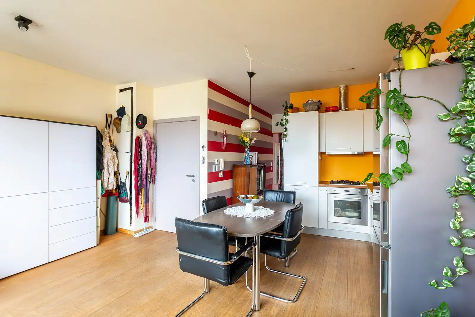 Lichtrijk appartement met terras vlak bij centrum foto 8